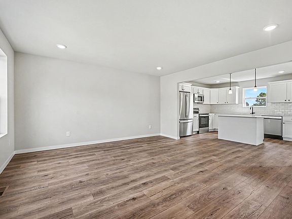 4th image of 48549 Silver Oaks W