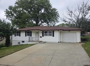 6916 Wirt St, Omaha, NE 68104