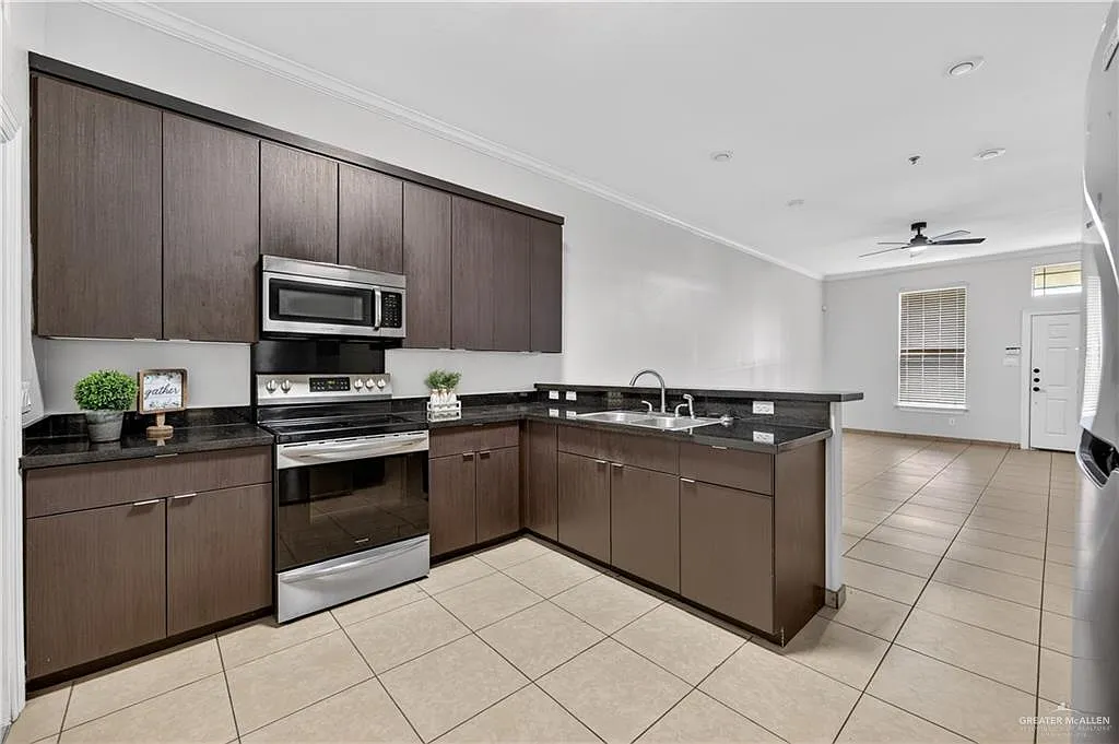 2 bed, 2.0 bath, 1030 sqft, $1,200 — Photo 4