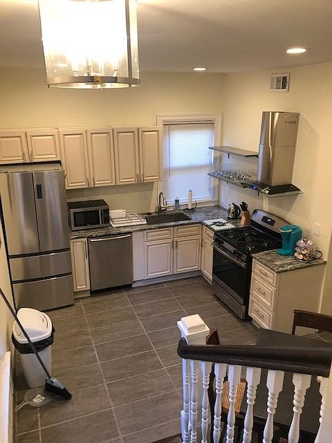 kitchen with full size appliances