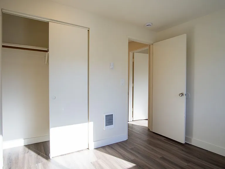 147A - Park Place Apartments — Photo 35