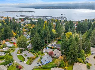 1861 Queens Ave, Comox, BC V9M 2B8