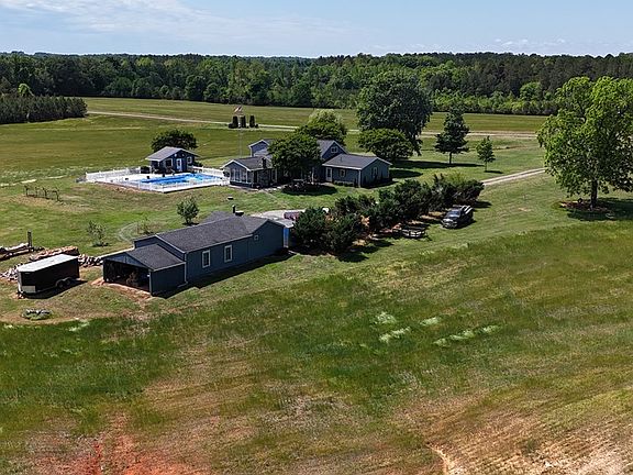 5th image of 8 Red Oak Ln