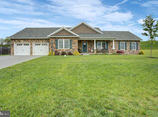 230 Meadowcreek Dr N, Chambersburg, PA