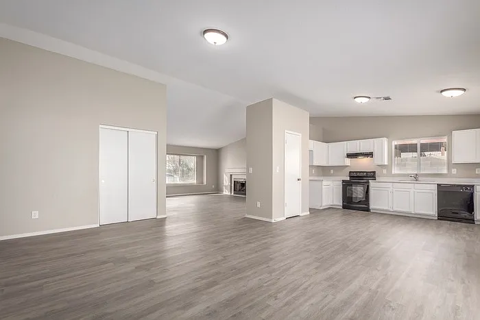 3 bed, 2.0 bath, 2039 sqft, $2,050 — Photo 3