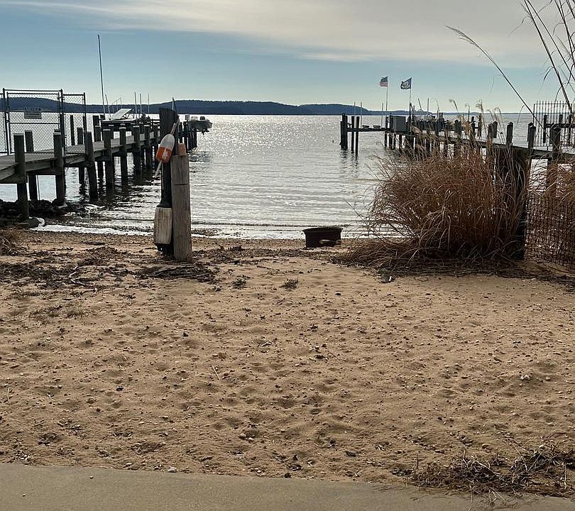 2nd image of 25 Long Beach Rd