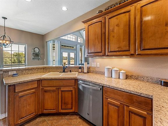 3rd image of 1213 Prairie Wind Blvd