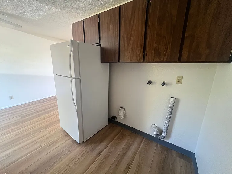 550 Schetter Ave — Photo 8