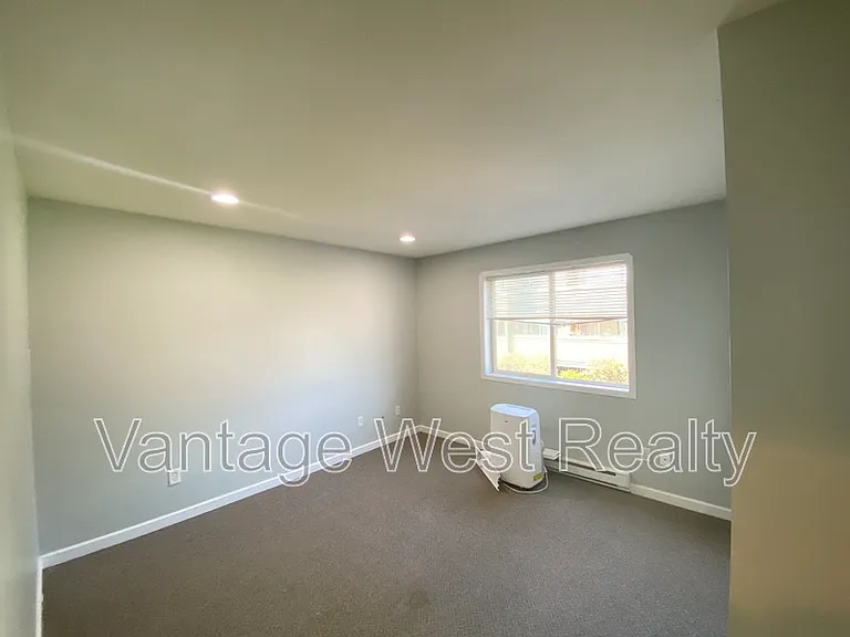 1073B Lawson Ave — Photo 16