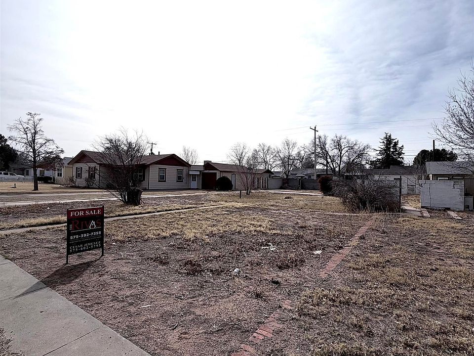 2nd image of 311 E Green Acres Dr