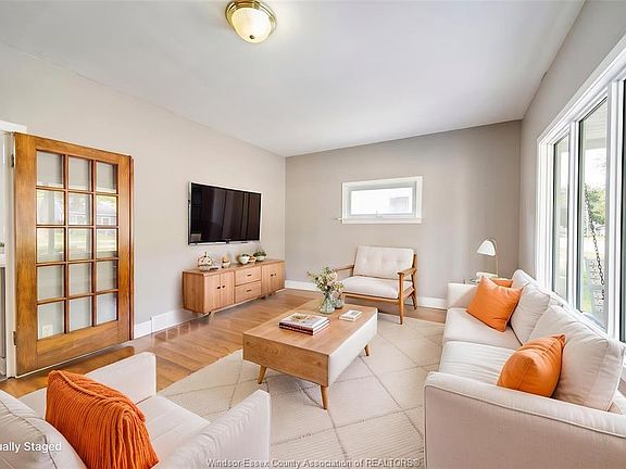 5th image of 90 Victoria Ave