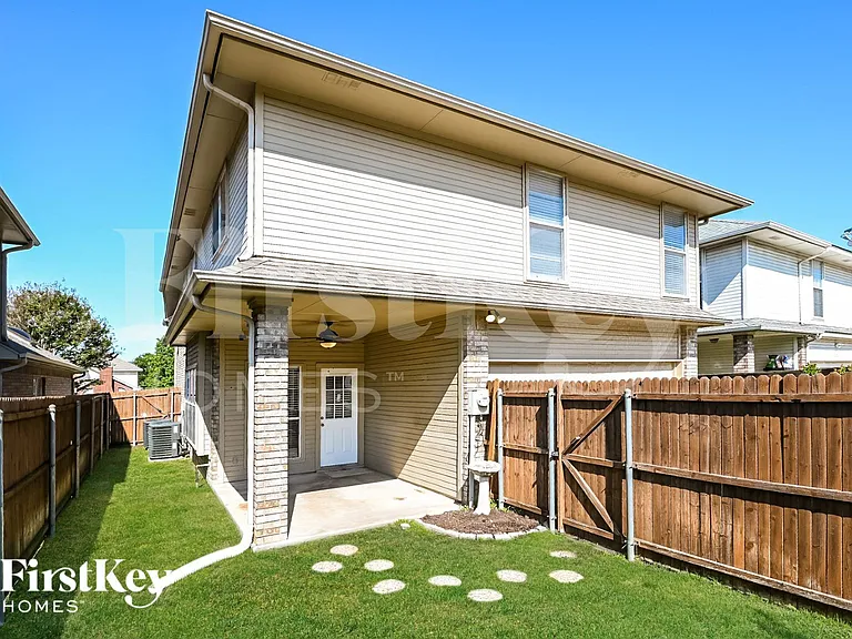 2210 Meadowstone Dr — Photo 14