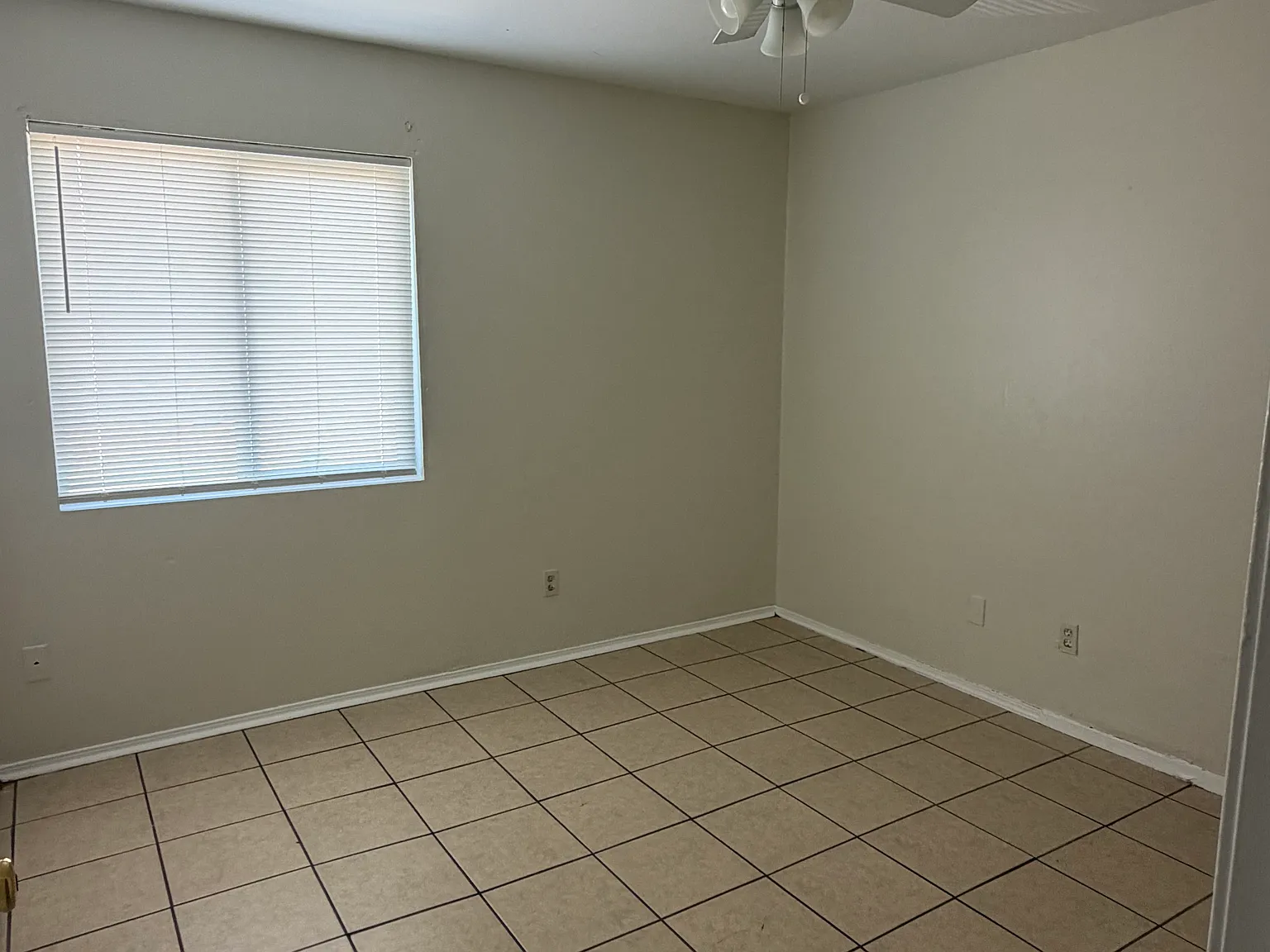 3 bed, 1.5 bath, $1,450 — Photo 2
