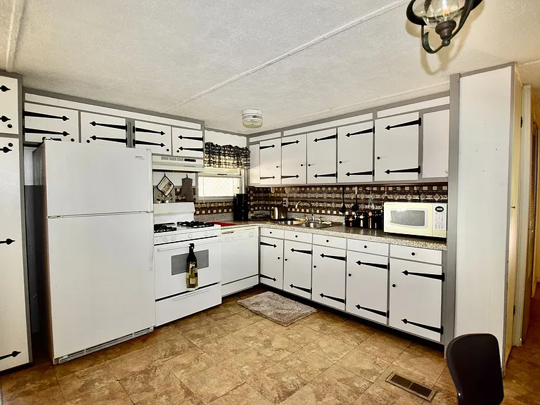 9340 E Edgewood Ave — Photo 2