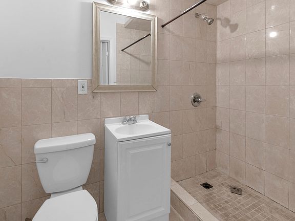 5th image of 614 Bond St