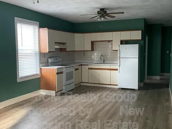98 Margin St APT 2L, Salem, MA 01970