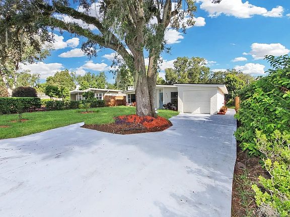3rd image of 913 Buckwood Dr