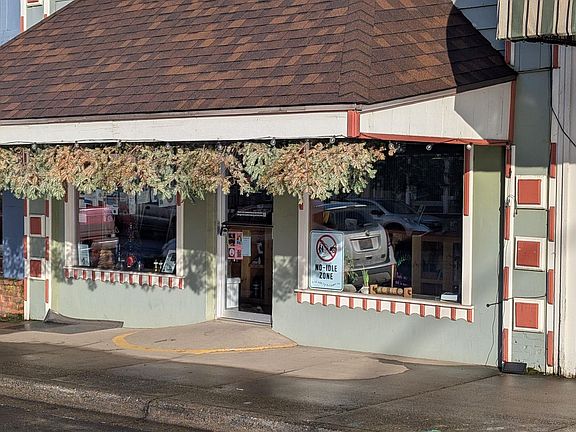 2nd image of 413 Main St