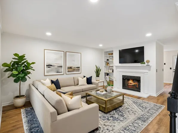 200 Royal Oaks Blvd APT E1, Franklin, TN 37067