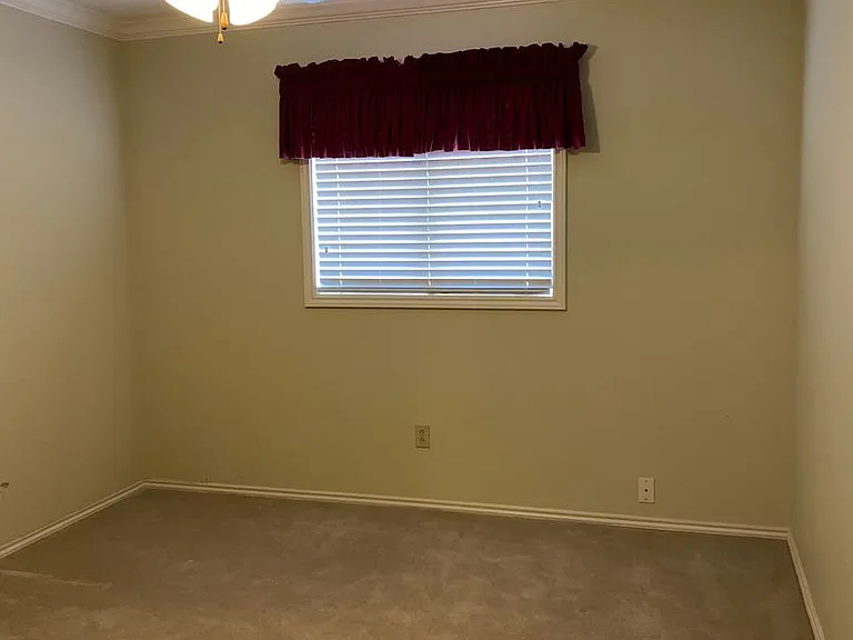7712 Grover Ave — Photo 16