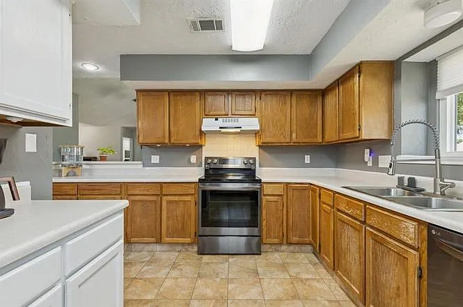 913 Seabrook Dr — Photo 7
