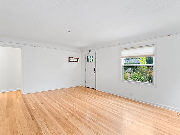 4th image of 4036 SE Harrison St