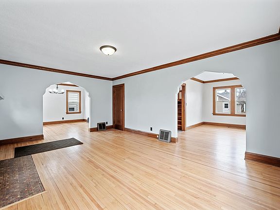 4th image of 956 Ottawa Ave