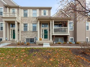 932 Clover Ln, Hampshire, IL 60140