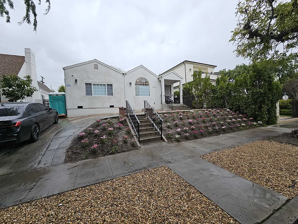 S Crest Dr