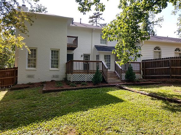Great shaded deck in the afternooms