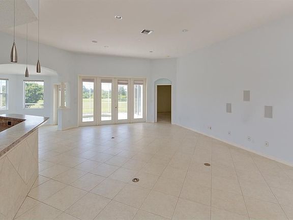 4th image of 5450 Sir Churchill Dr