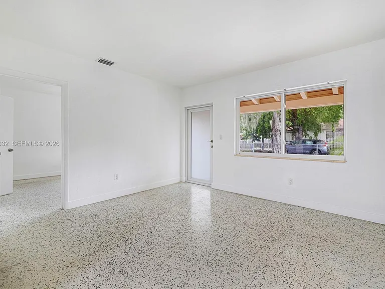 1202 NW 34th St #1200 — Photo 3