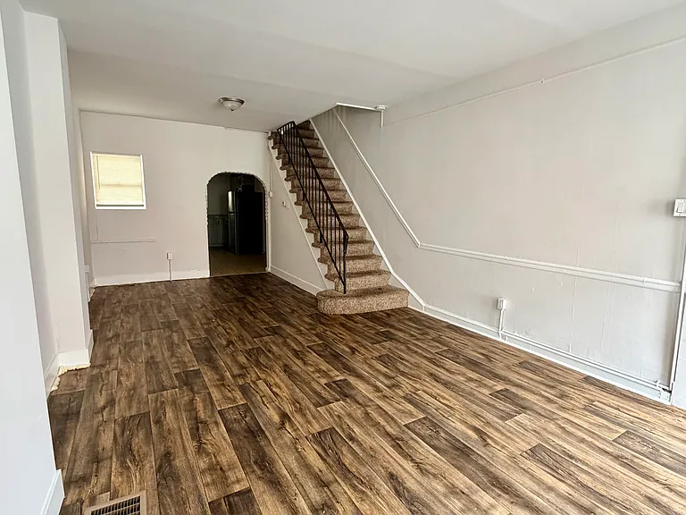 2054 E Stella St — Photo 2