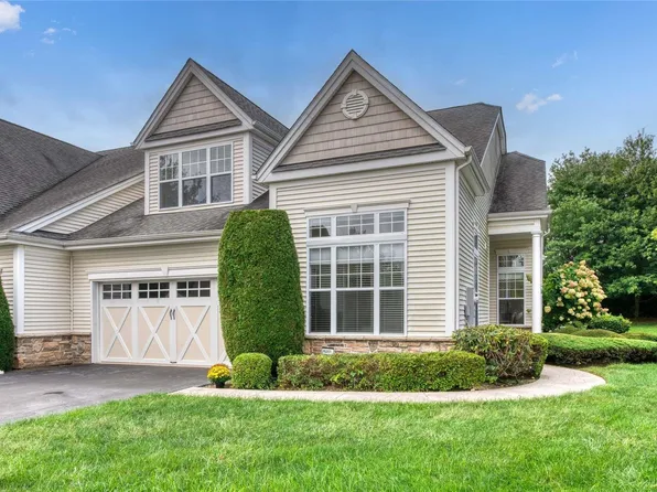 218 Sonata Court #218, Eastport, NY 11941