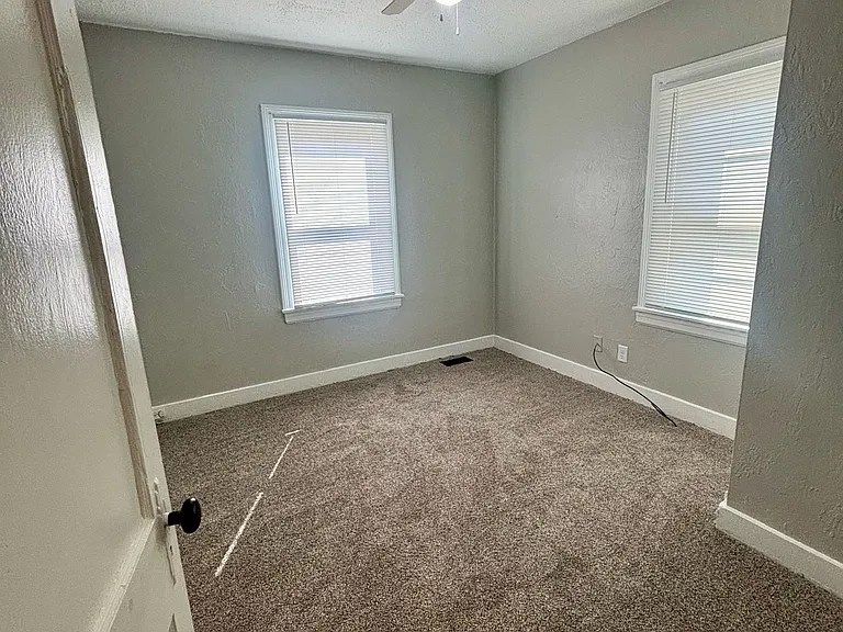 1547 Longfield Ave — Photo 7