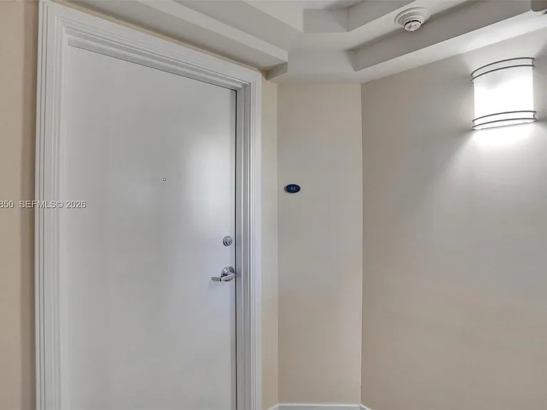 6917 Collins Ave #915 — Photo 2