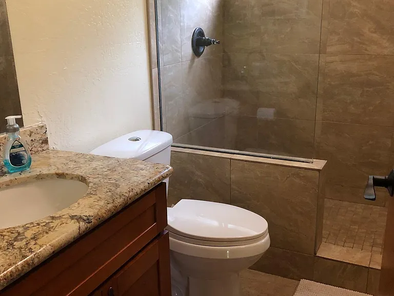 Studio Ohana Private Bath Downstairs