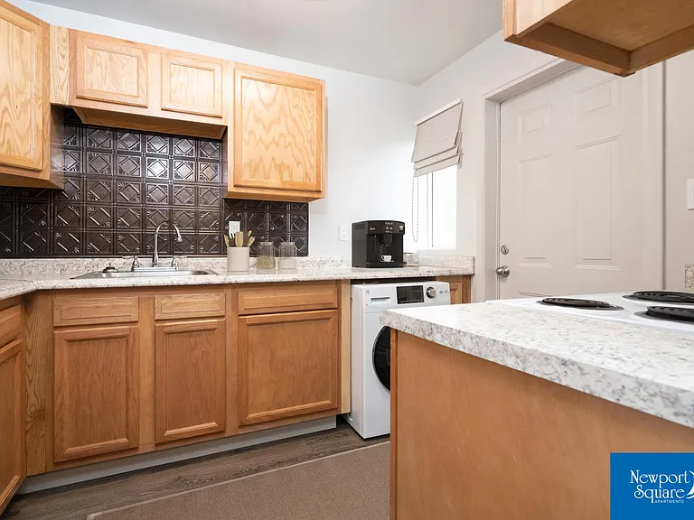 Newport Square Apartments — Photo 15