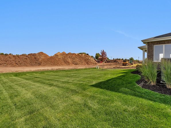 1051 Kinley Dr, New Lenox, IL 60451
