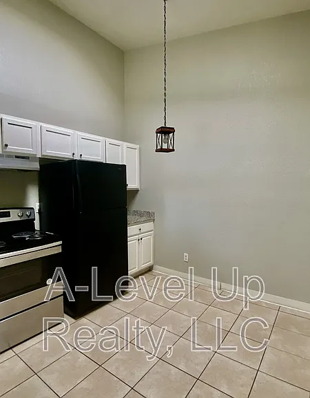 403 E Thoroughbred St — Photo 10