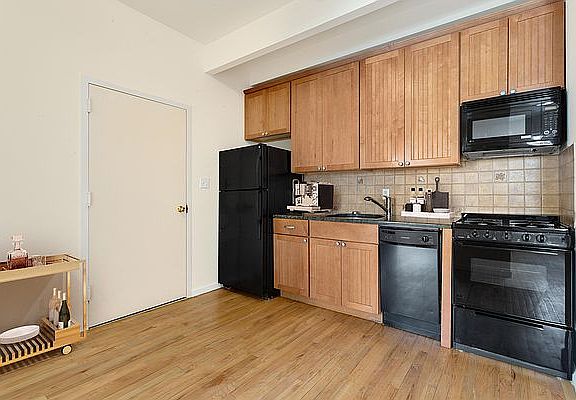 3rd image of 68 Maspeth Ave APT 2A