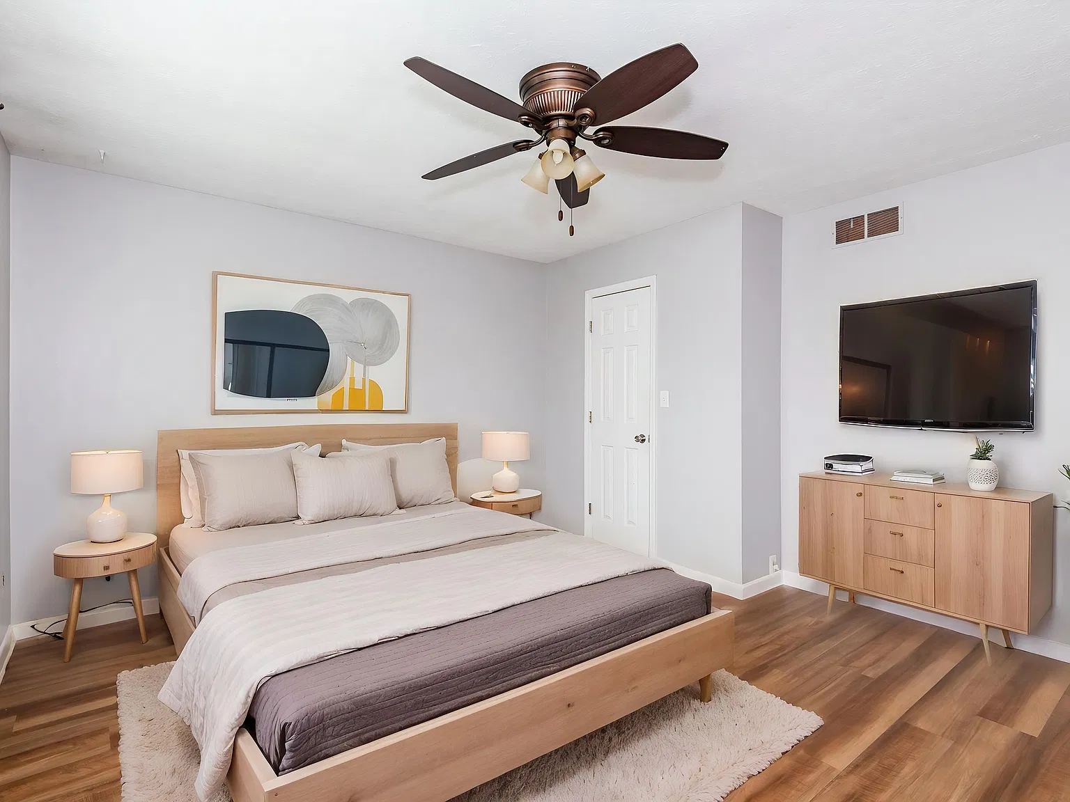 4 bed, 1988 sqft, $2,600 — Photo 4