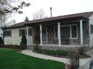 8566 Lake Rd, Grosse Ile, MI 48138