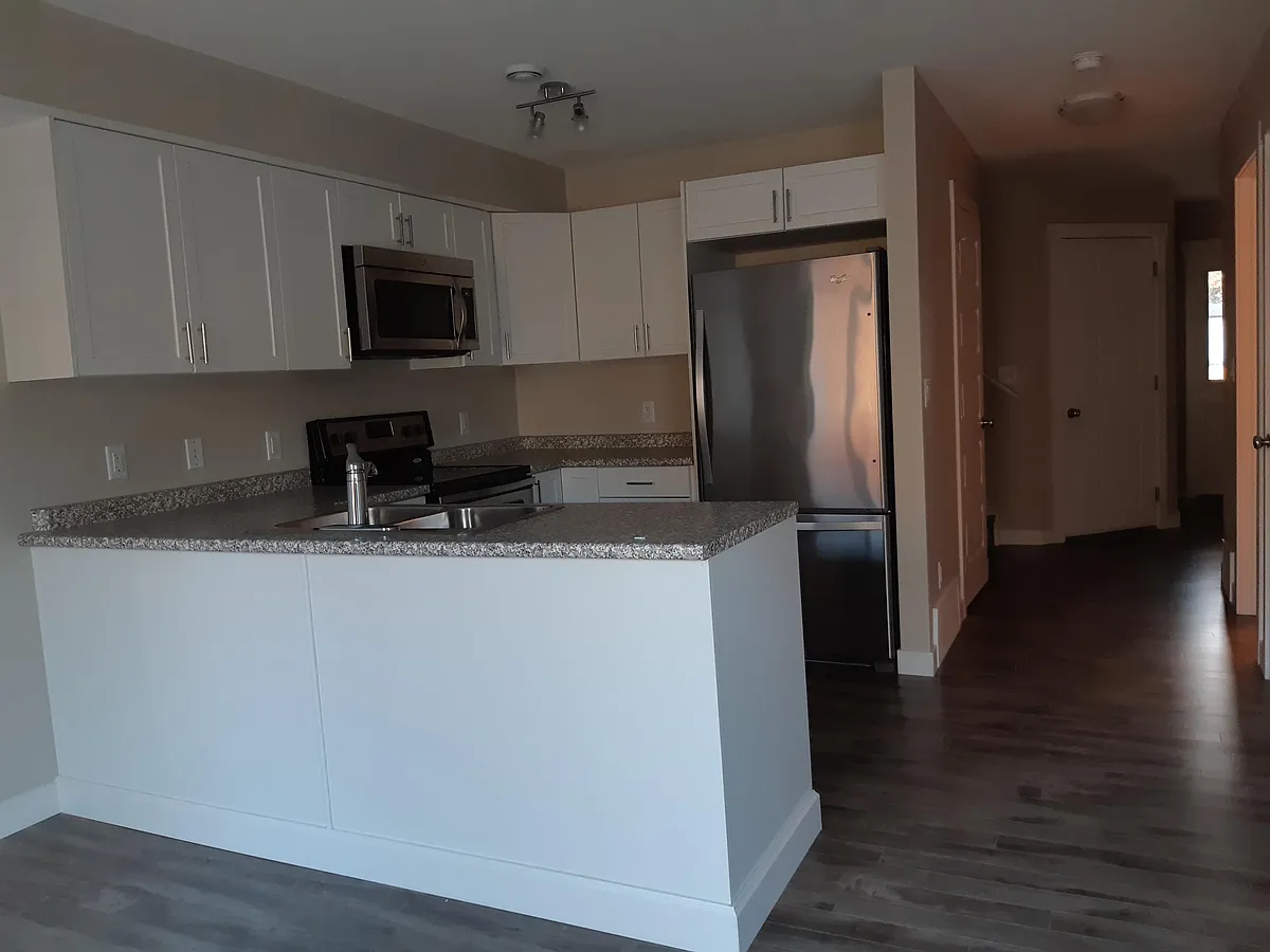 Photo 2 of 9 - 5102 50th St #2 - Calmar, AB Building Photo - 5102 50th St #2