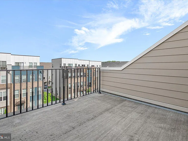 115 Dickenson Dr — Photo 29