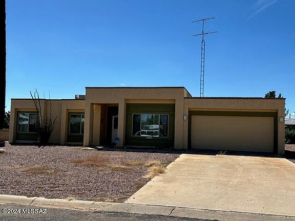 3rd image of 1010 E Mescal Dr