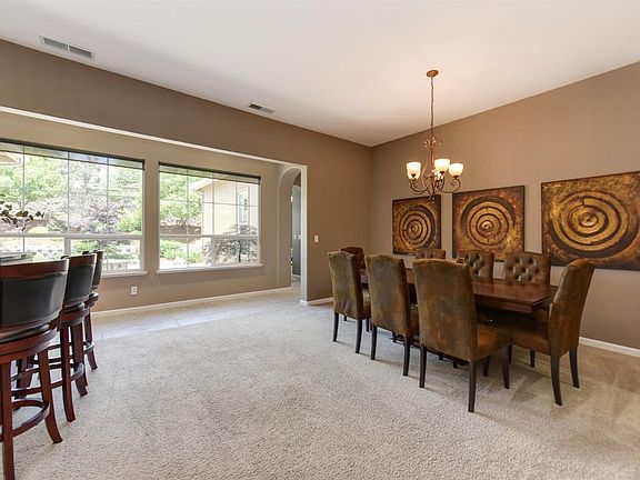 2nd image of 815 Vanderbilt Ct