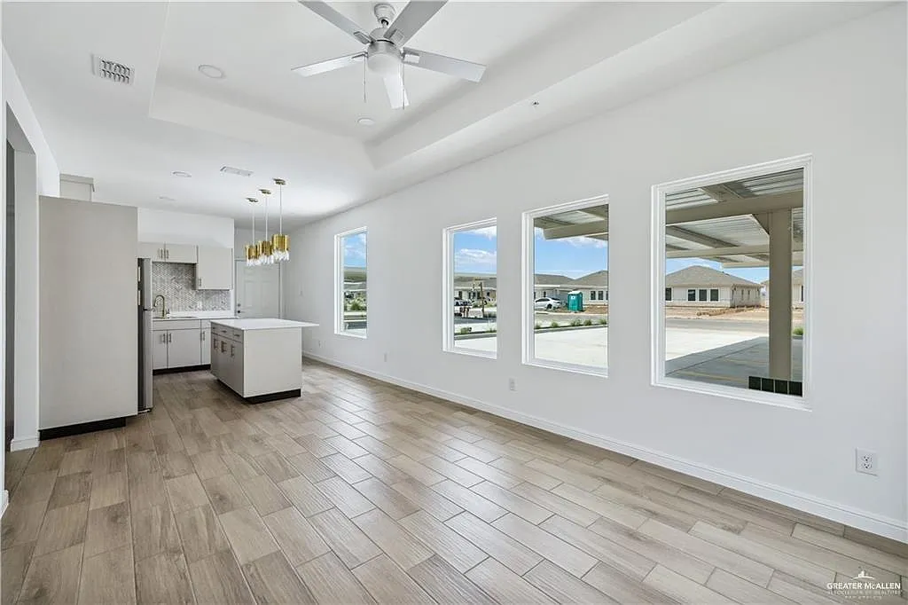 2 bed, 1.0 bath, 2485 sqft, $1,150 — Photo 2
