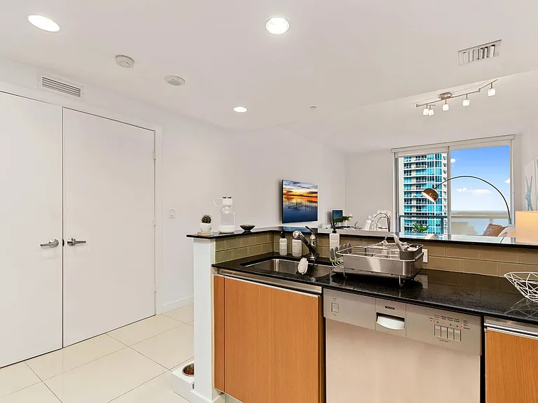 1060 Brickell Ave #2207 — Photo 10