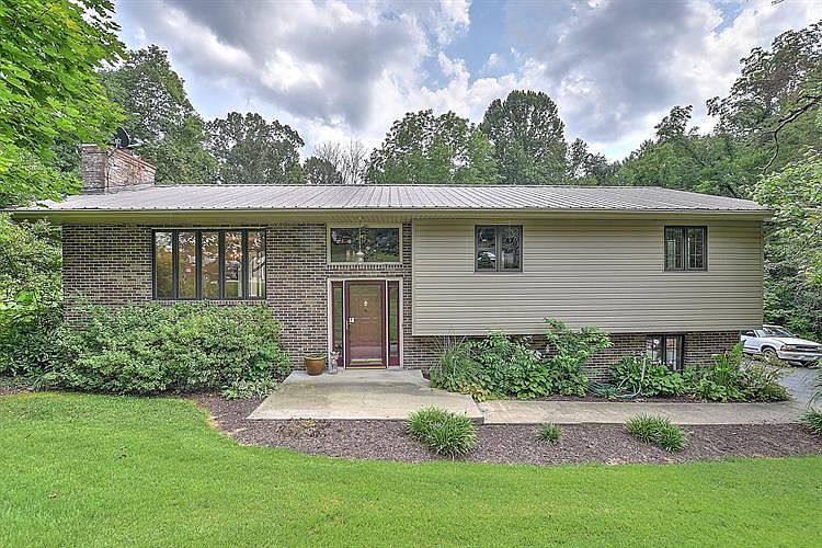 1st image of 532 Ramblewood Dr
